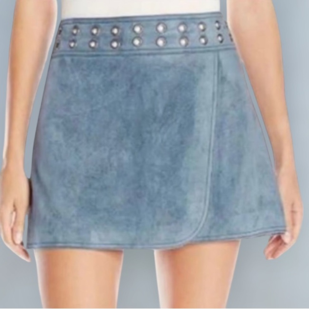 BCBG teal faux suede mini skirt size medium in excellent like new condition